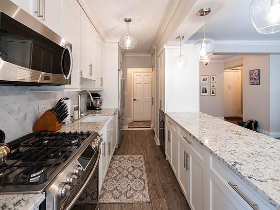5th image of 415 E 52nd St APT 6KC