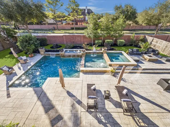 2504 Baywater Canyon Dr, Pearland, TX 77584