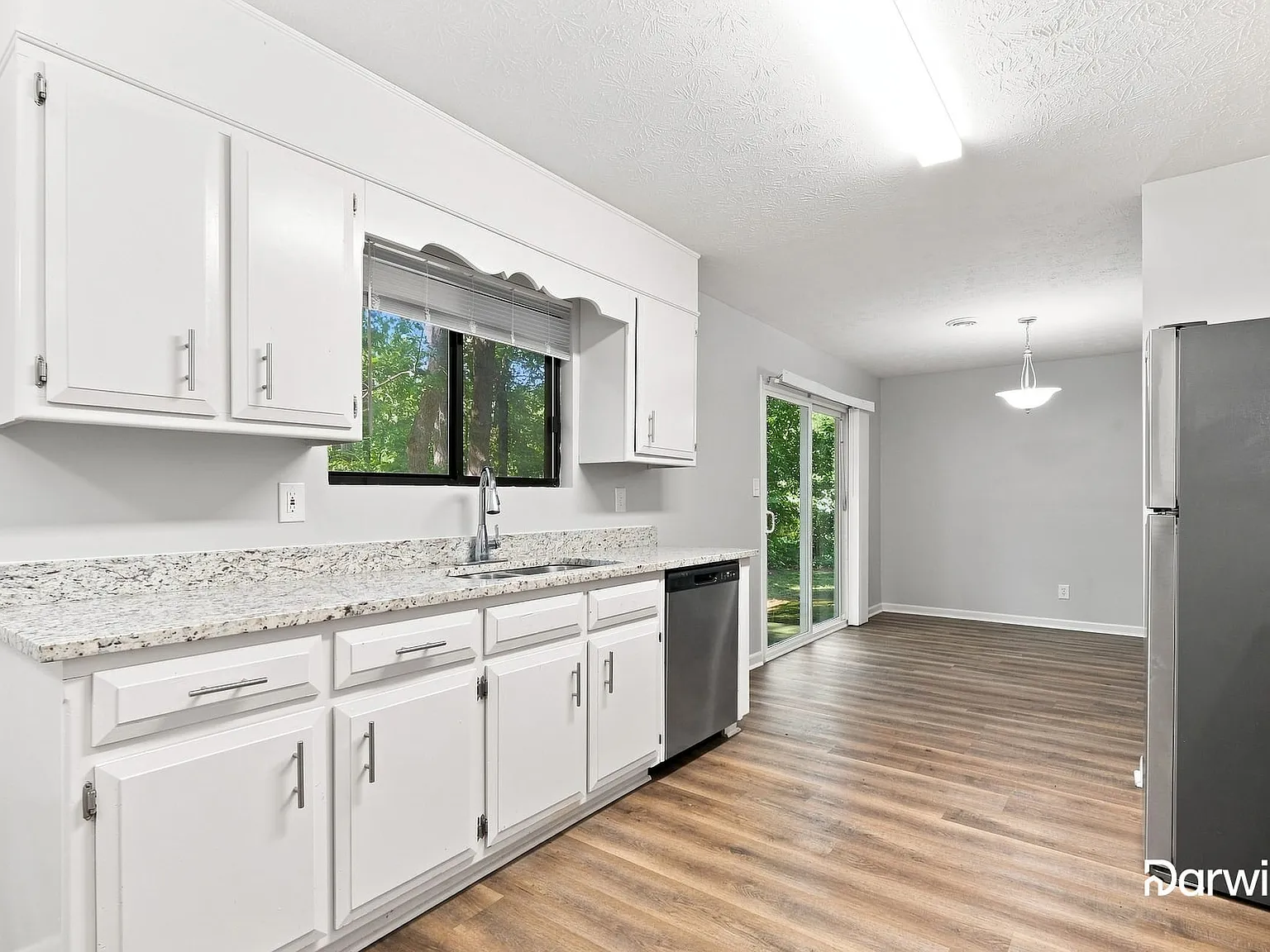 3 bed, 2.0 bath, 1346 sqft, $1,755 — Photo 3