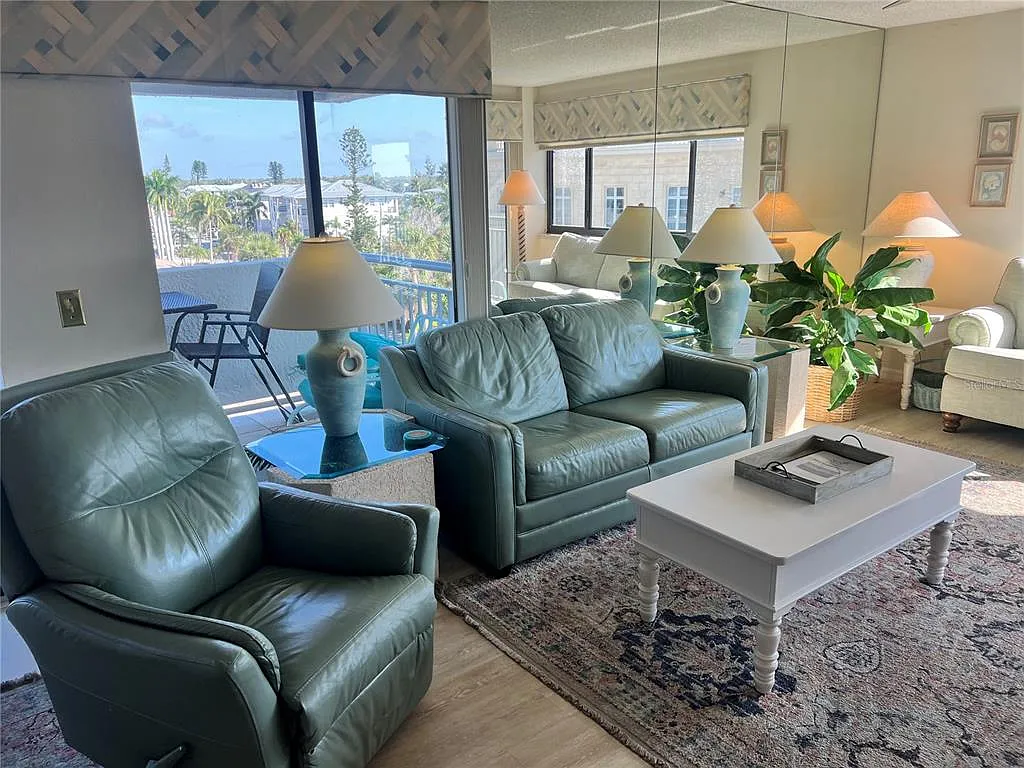 2 bed, 2.0 bath, 1200 sqft, $9,390 — Photo 2