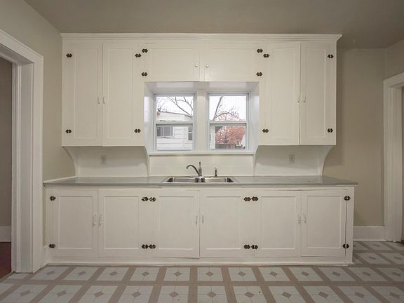 5th image of 5800 SW 13th Pl