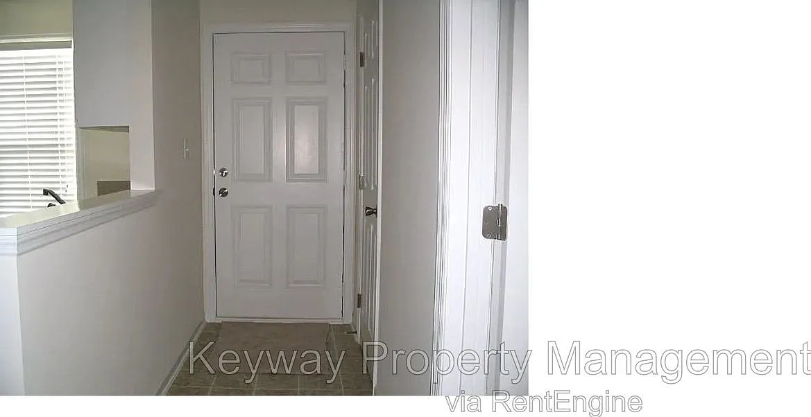 2 bed, 2.0 bath, 1092 sqft, $1,385 — Photo 2