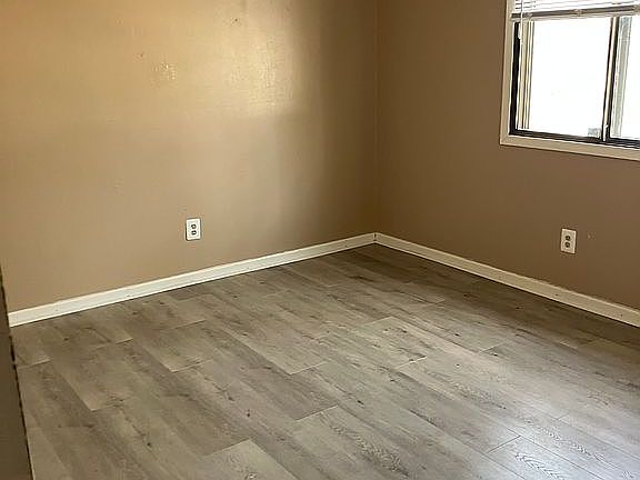 5th image of 4624 Applewood Ave