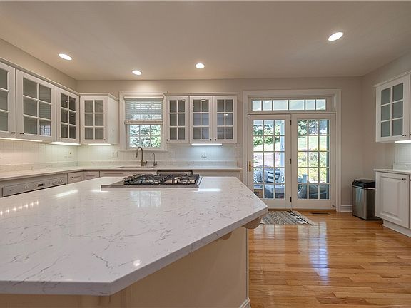 4th image of 503 Sharon Rd