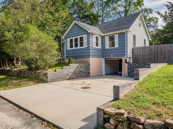 195 Hallock Landing Road, Rocky Point, NY 11778