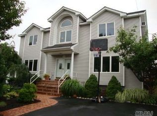 2499 Farmers Ave, Bellmore, NY 11710