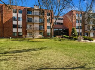 3030 Pheasant Creek Dr APT 405, Northbrook, IL 60062