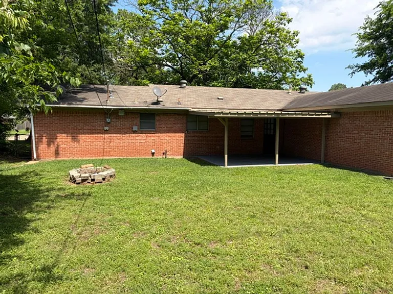 1730 Bayou Dr — Photo 3