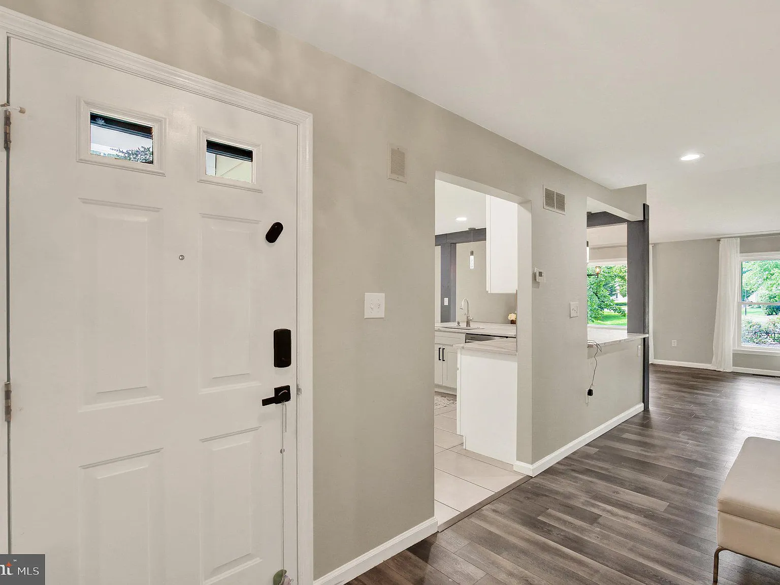 2 bed, 2.5 bath, 3000 sqft, $3,800 — Photo 2