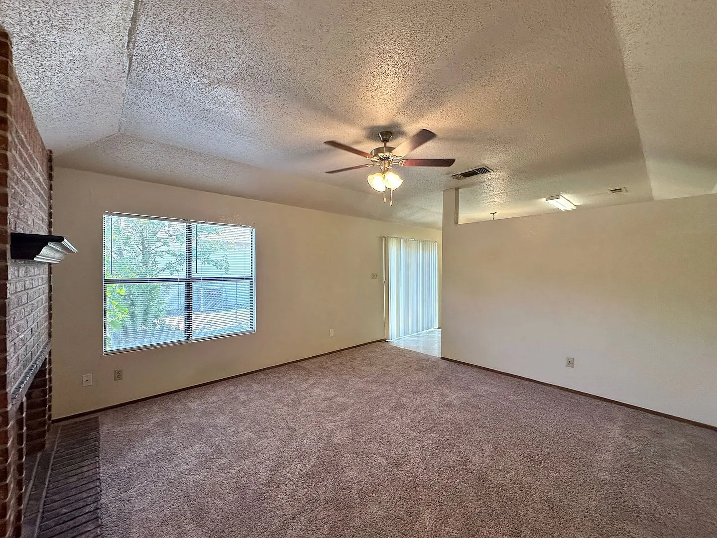 2707 Taft St — Photo 2