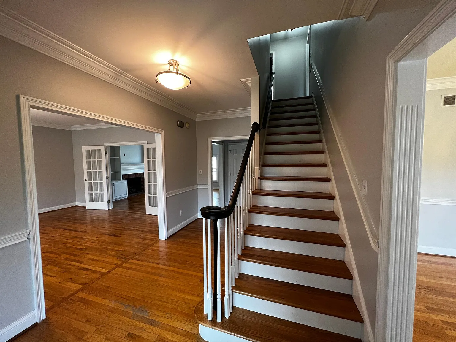 4 bed, 2.5 bath, 4077 sqft, $3,300 — Photo 3