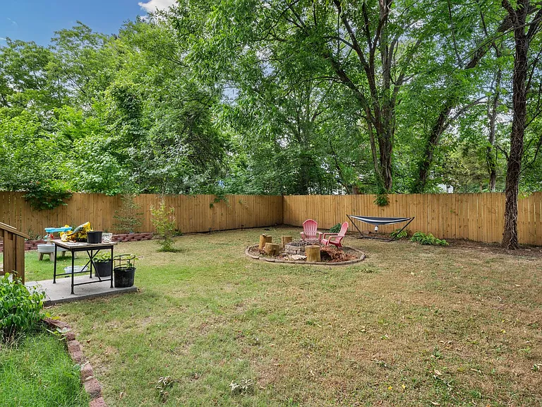 1108 Holloway St — Photo 22