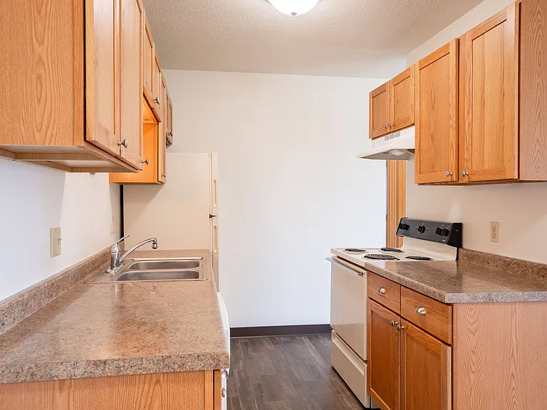 West Fargo, ND Saddlebrook Apartments | 21B | Kitchen