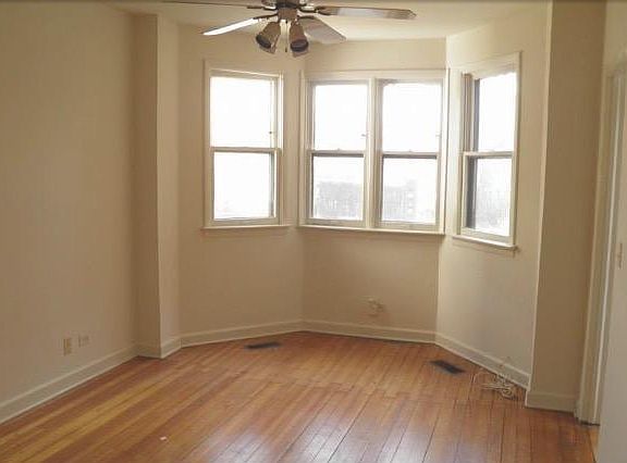 3rd image of 1518 W Diversey Pkwy #1