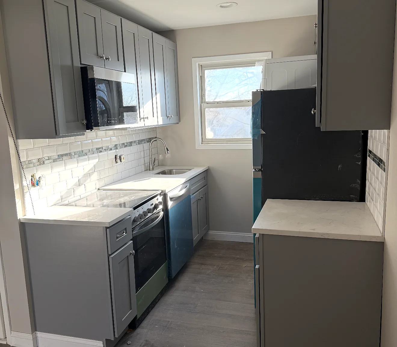 3 bed, 1100 sqft, $3,395 — Photo 1