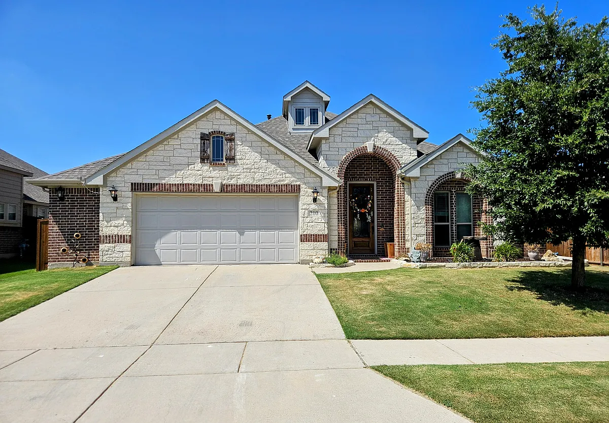 Building Photo - 210 Spruce Valley Dr