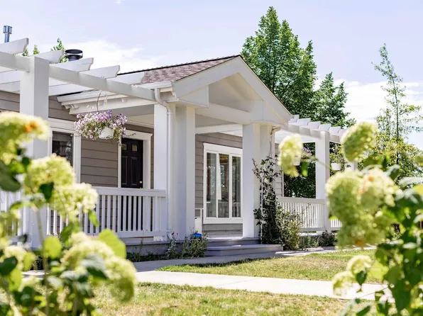 445 Greensides Pl, Moscow, ID 83843