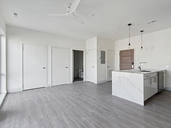 5th image of 1221 E Fletcher St #208A