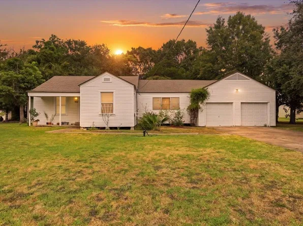 150 Canal St, Bridge City, TX 77611