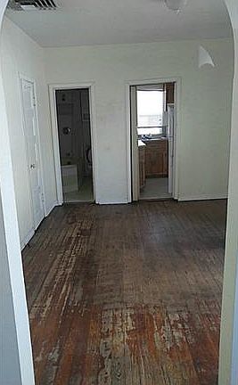5th image of 3027 Fort Blvd