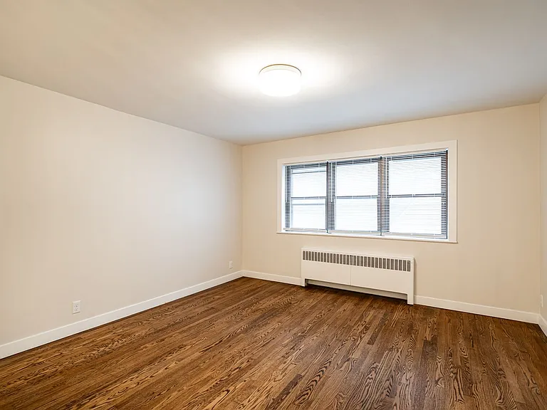2600 E Kenwood Blvd — Photo 34
