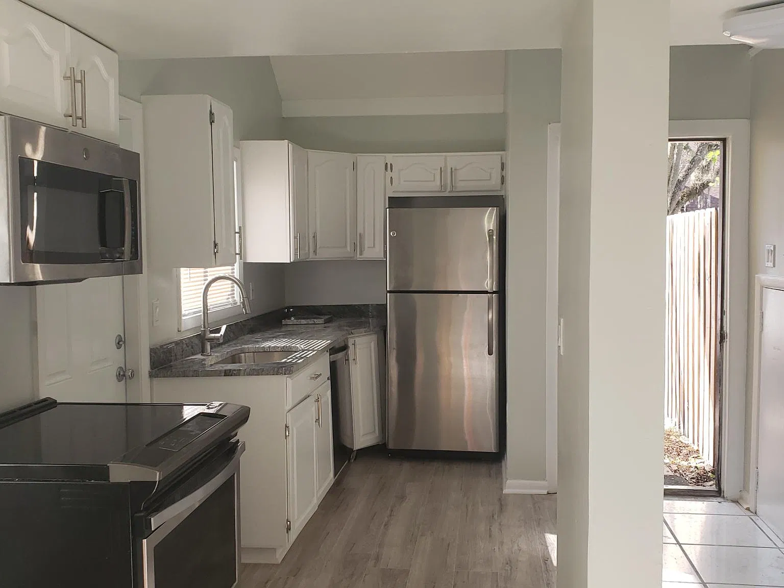 2 bed, 1.5 bath, 1012 sqft, $1,800 — Photo 4