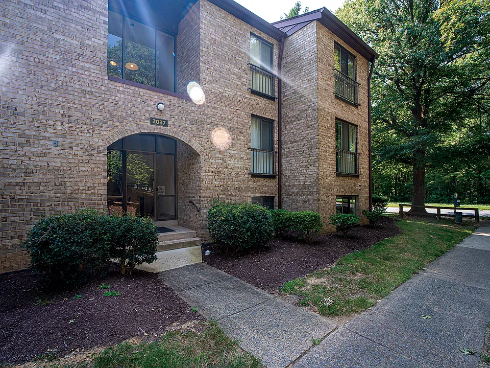 2037 Royal Fern Ct #22C