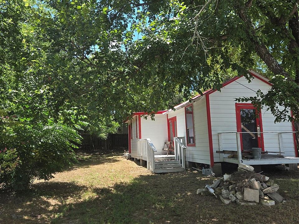 1st image of 729 Chihuahua St