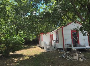 729 Chihuahua St, Lockhart, TX 78644