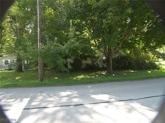 3rd image of 935 Moneta Ave