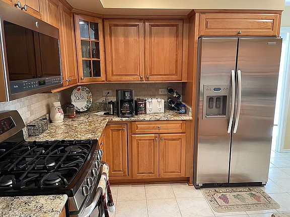 4th image of 193 Ivy Ln