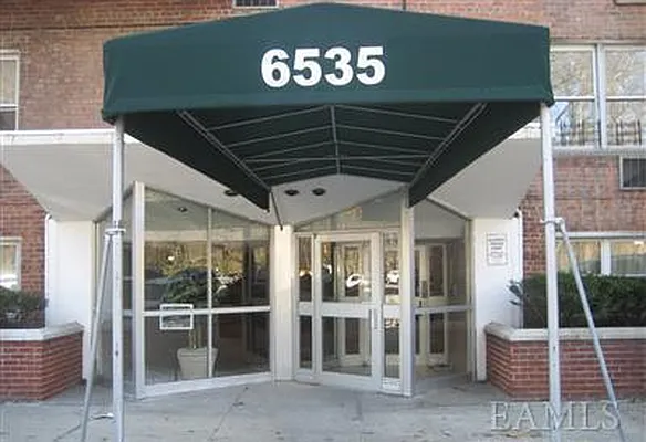 Sold by Re/Max In The City | media 2