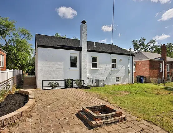 7640 Lynn Ave — Photo 2