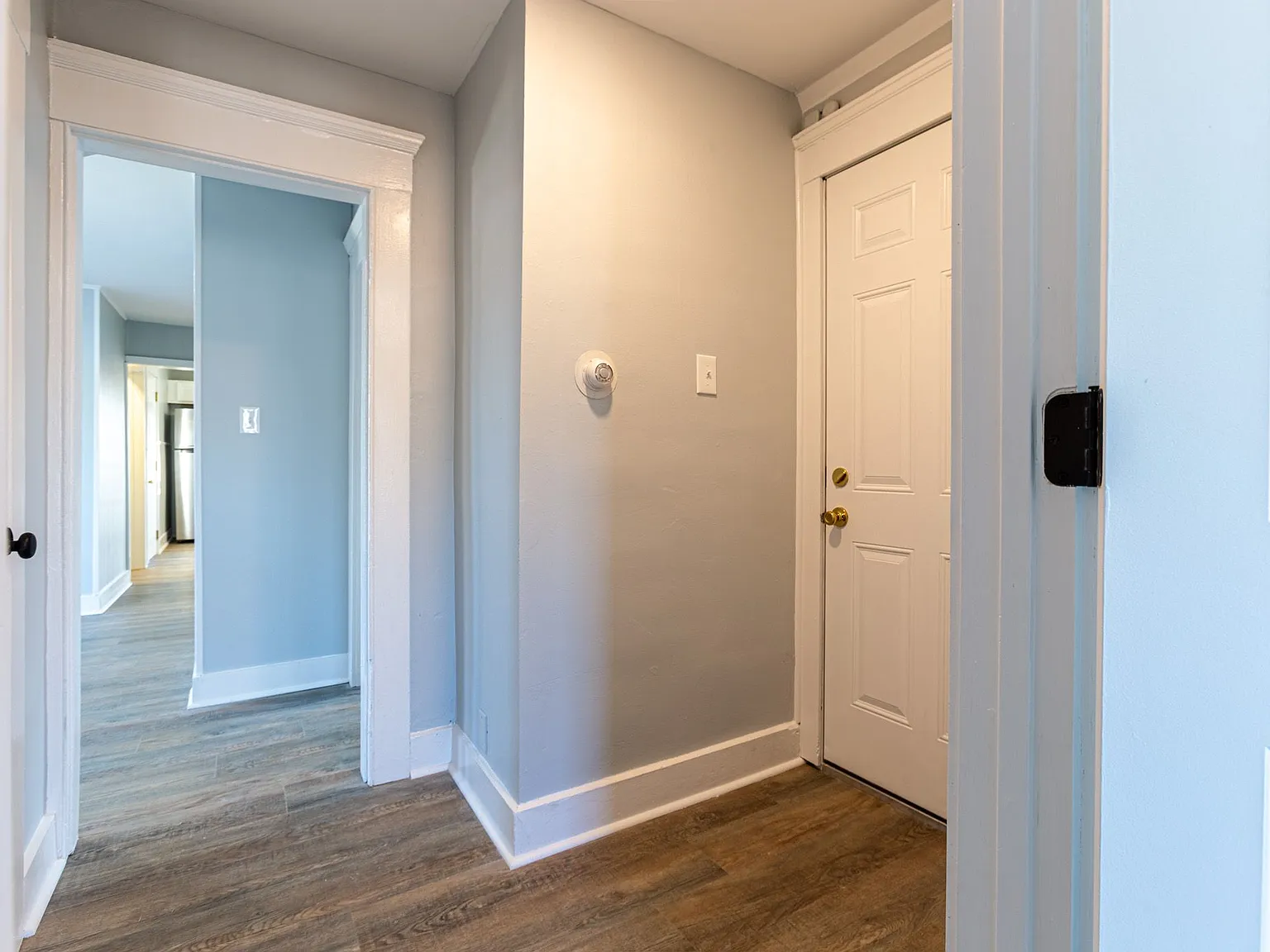 2 bed, 1.0 bath, 1200 sqft, $1,700 — Photo 2
