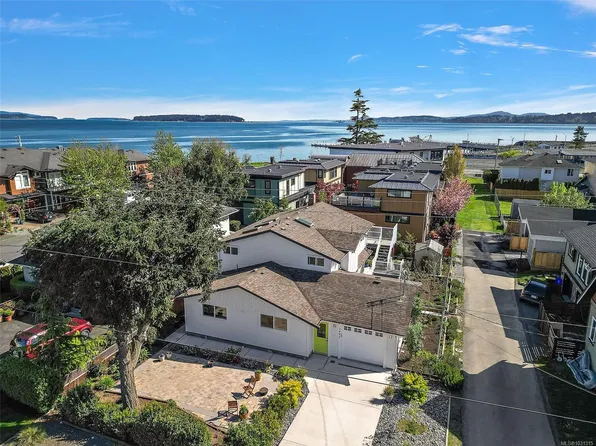 2485 Orchard Ave, Sidney, BC V8L 1V4