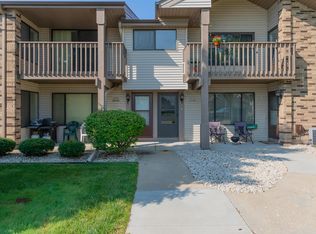 W176N9761 Rivercrest Dr, Germantown, WI 53022