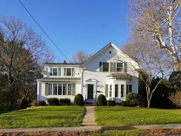 8 Pleasant St, Plainville, MA 02762