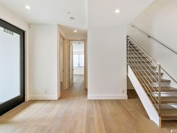 4th image of 896 De Haro St