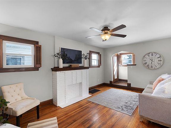 5th image of 2741 Oakwood Dr
