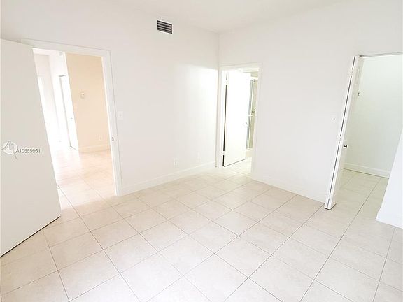 4th image of 102 Via De Casas Norte #102