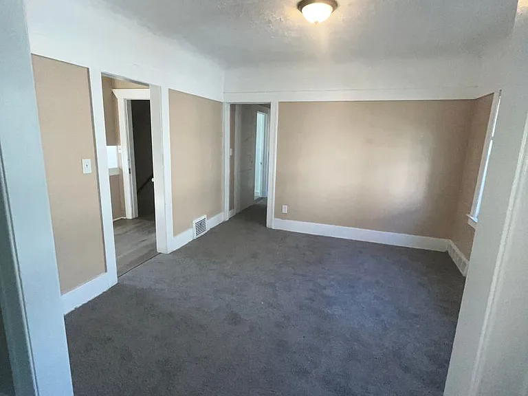 2645 W Grand St — Photo 6