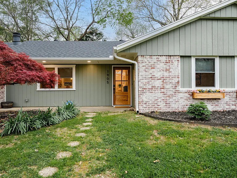 1905 Almand Dr — Photo 1