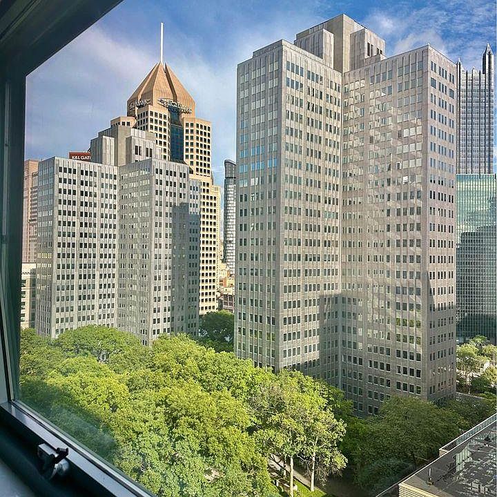 Stunning 16th-floor city skyline views with tranquil, natural light.