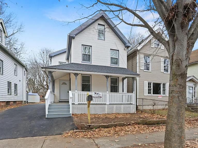 393 Huntington St — Photo 30