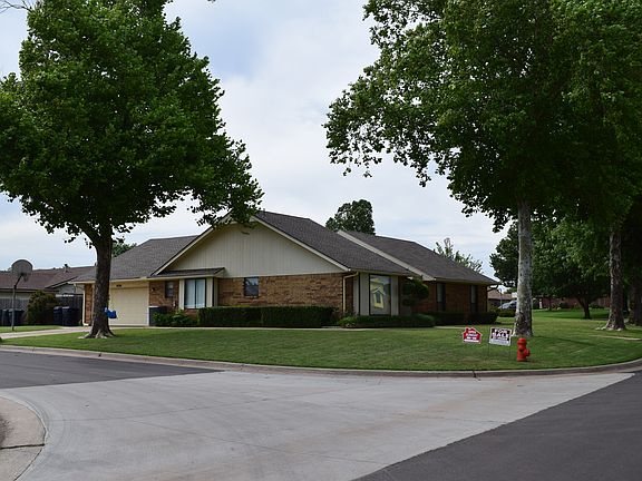 2nd image of 10301 Leicester Dr
