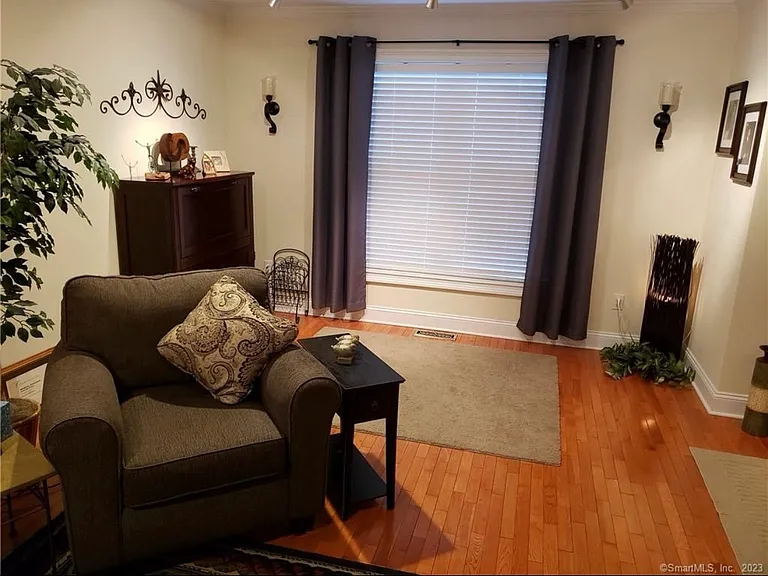 86 Otrobando Ave #6 — Photo 11