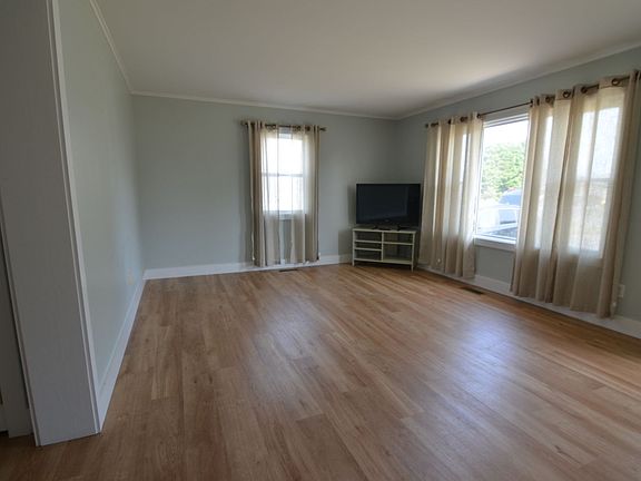 3rd image of 38788 Bayview W