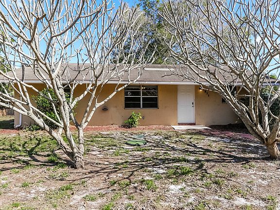 3rd image of 1211 SE Sea Oat Ln