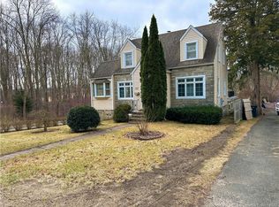 34 S Main St, Newtown, CT 06470