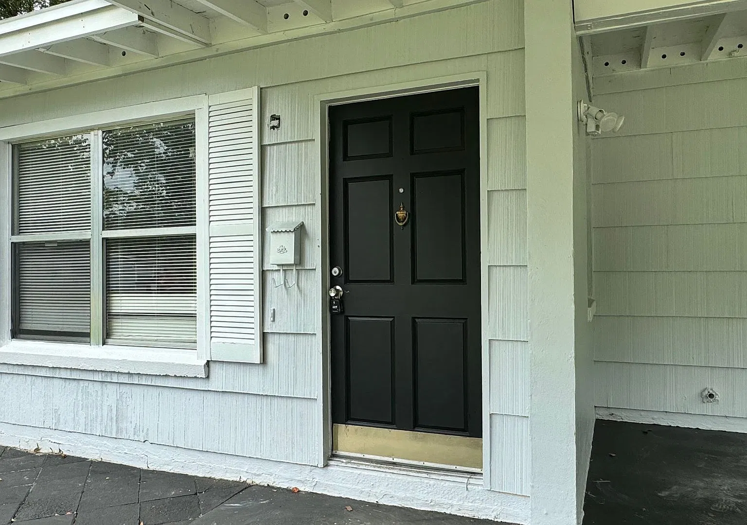 Pet Friendly Corner Lot 3 BD 2 BA Home w/ carport! HUD Accepted! — Photo 2